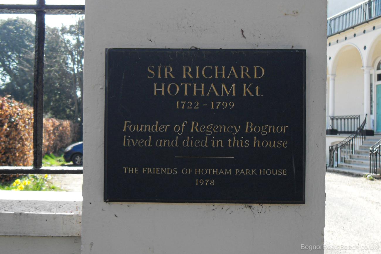 Sir Richard Hotham sign on post in Hotham Park