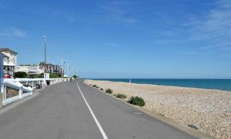 The promenade looking east at Aldwick beach