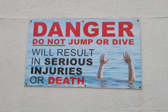 Danger do not jump or dive sign